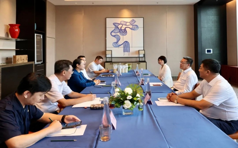 辽宁省朝阳市委书记单义、盘锦市市长邢鹏分别会见乐鱼官方网站集团董事会主席张荣华