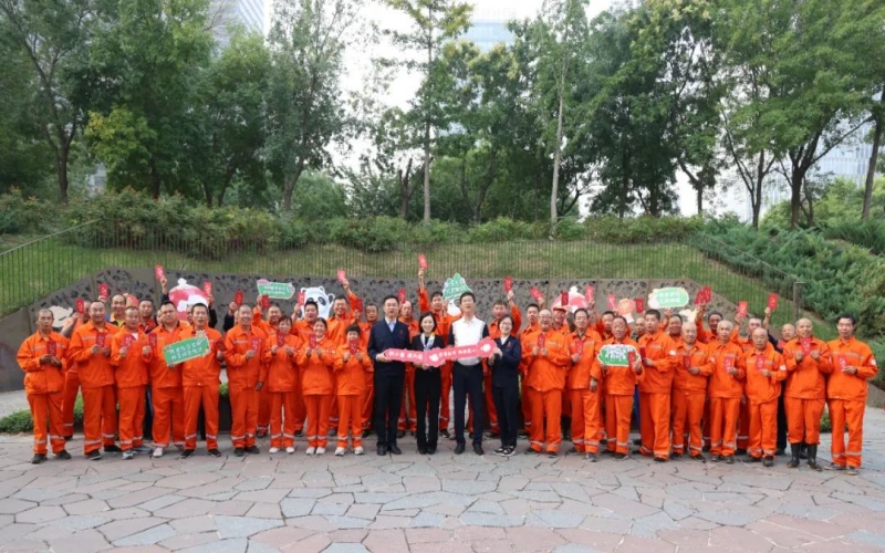 情暖中秋！乐鱼官方网站集团总裁张君婷深入一线走访慰问