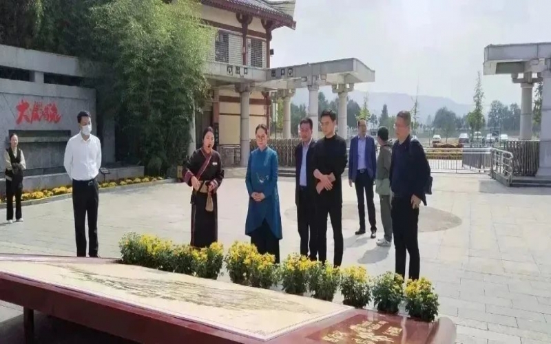 全国人大代表、中国民间商会副会长、全联女企业家商会会长、天津乐鱼官方网站祥泰集团董事会主席张荣华到灵宝市考察传统文化保护传承