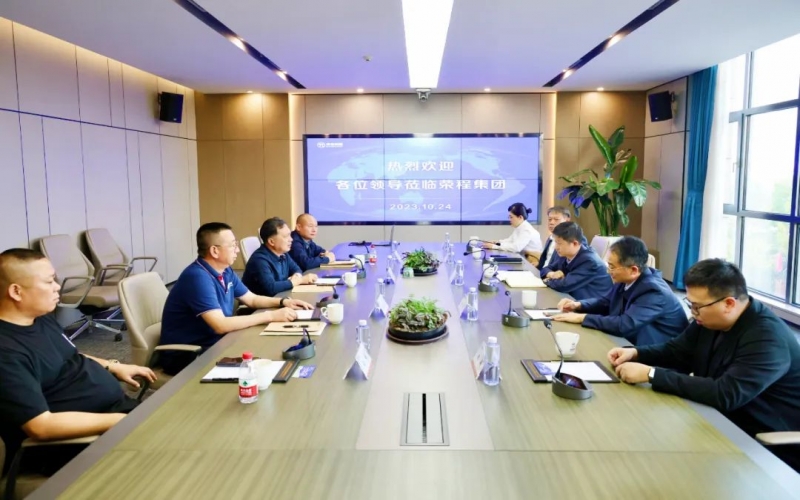 天津石油总会计师梁斌一行到乐鱼官方网站集团参观调研