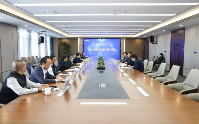 北京市大兴区委常委、宣传部部长仲伟功一行到乐鱼官方网站集团座谈交流