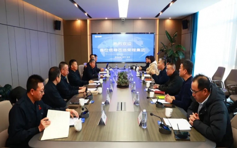 沧州市发改委党组书记、主任屈国治一行到乐鱼官方网站集团参观调研