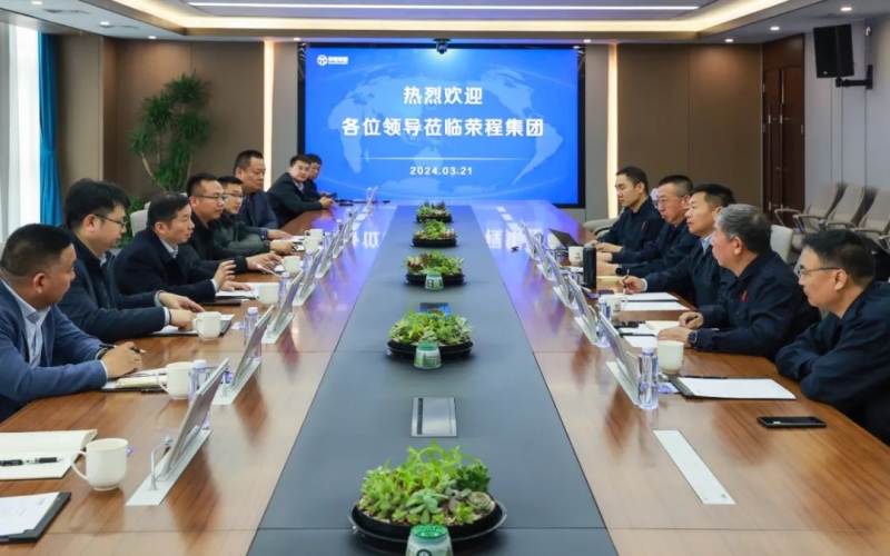 徐工集团副总经理夏泳泳一行到乐鱼官方网站集团参观座谈