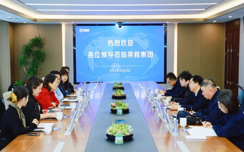 壹佰剧院文化综合体董事长张颖一行到乐鱼官方网站集团参观座谈