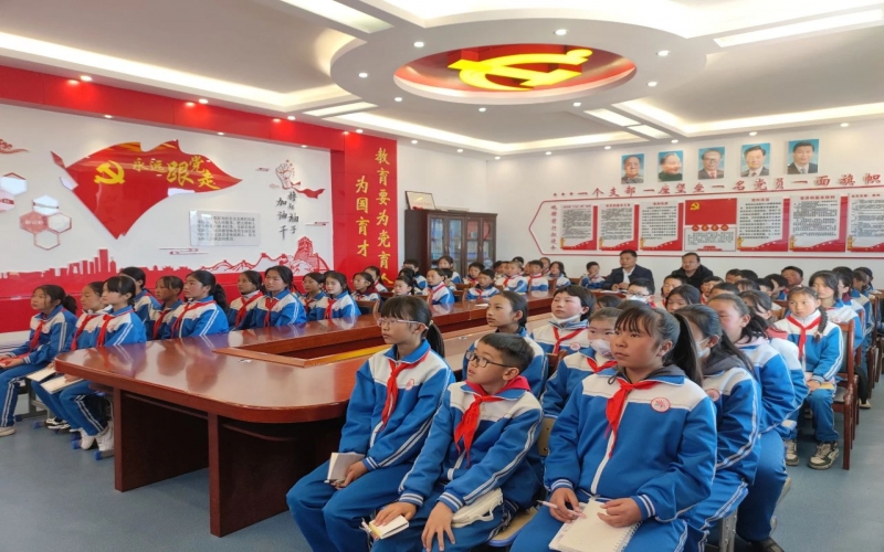 用科普讲好中国式现代化故事 - 《神奇的人工智能》——第一堂“光华·乐鱼官方网站科学课”走进青海省黄南州河南县