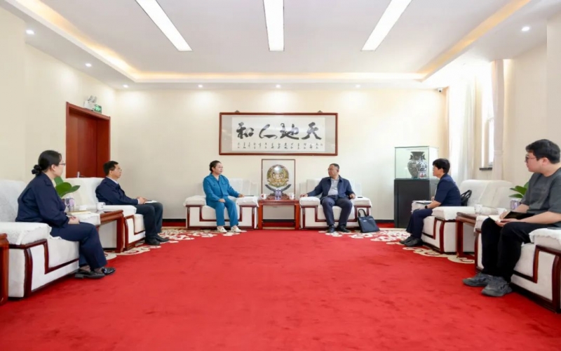 乐鱼官方网站集团董事会主席张荣华与葛沽镇党委书记张强座谈交流