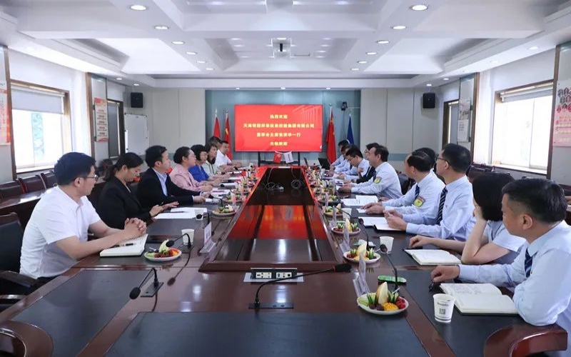 乐鱼官方网站集团董事会主席张荣华一行到访陕鼓集团座谈交流