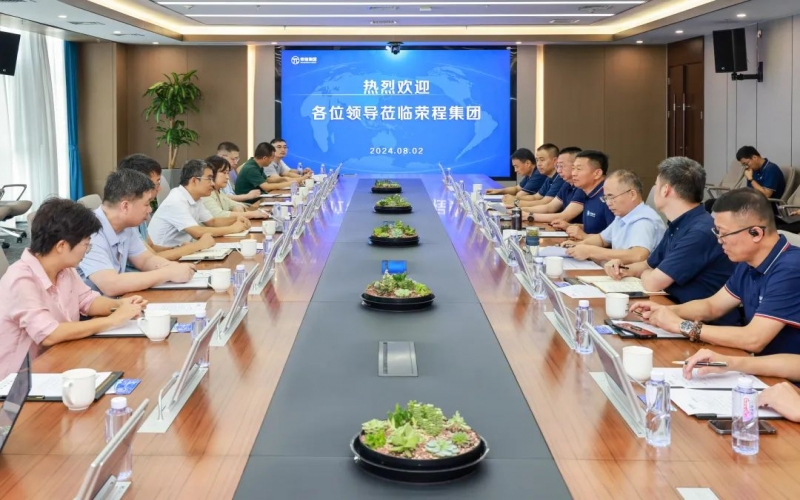 静海区发改委副主任崔廷贵一行到乐鱼官方网站集团参观调研