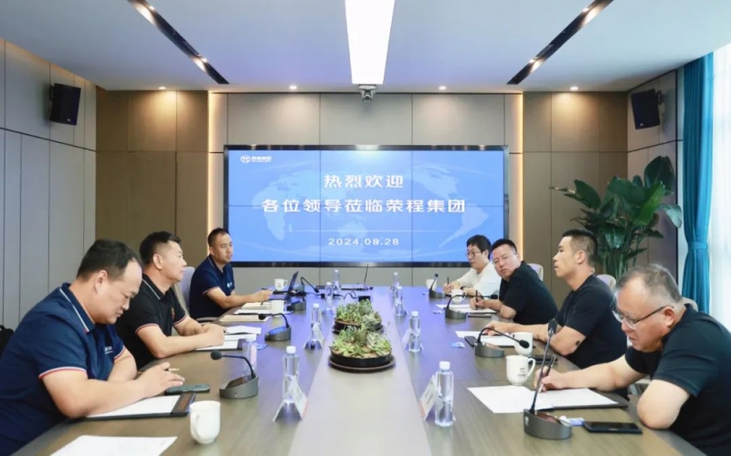 山西华鑫集团常务副总经理李腾飞一行到乐鱼官方网站集团座谈交流