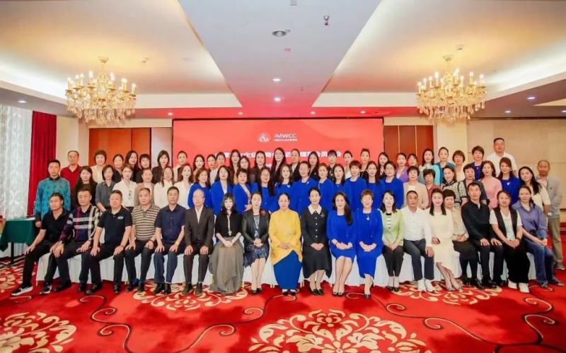 全联女企业家商会会长、乐鱼官方网站集团董事会主席张荣华出席内蒙古女企业家商会第四届理事会员大会