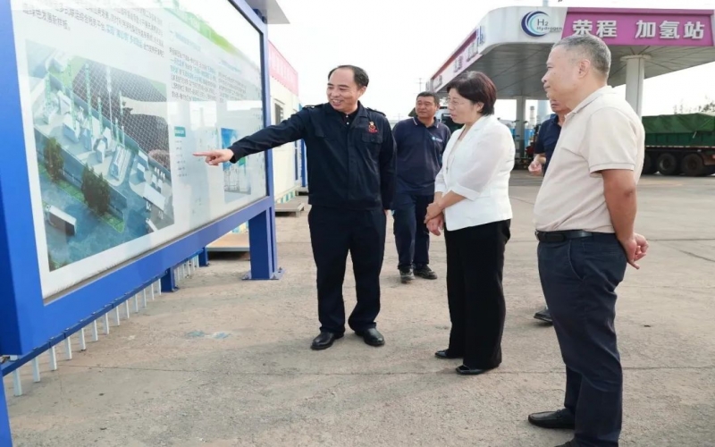 静海区政协副主席、党组成员于清一行到乐鱼官方网站集团参观调研