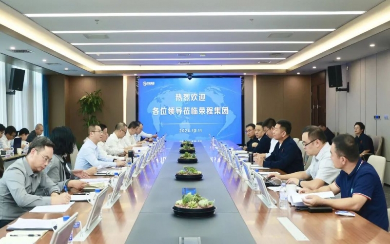 内江市威远县委书记兰徐、内江市经济合作局党组书记王昌雄一行到乐鱼官方网站集团考察交流