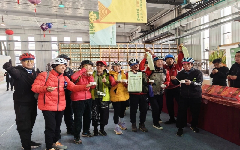 葛沽镇首届稻香节在时代记忆铁六木工坊内举行