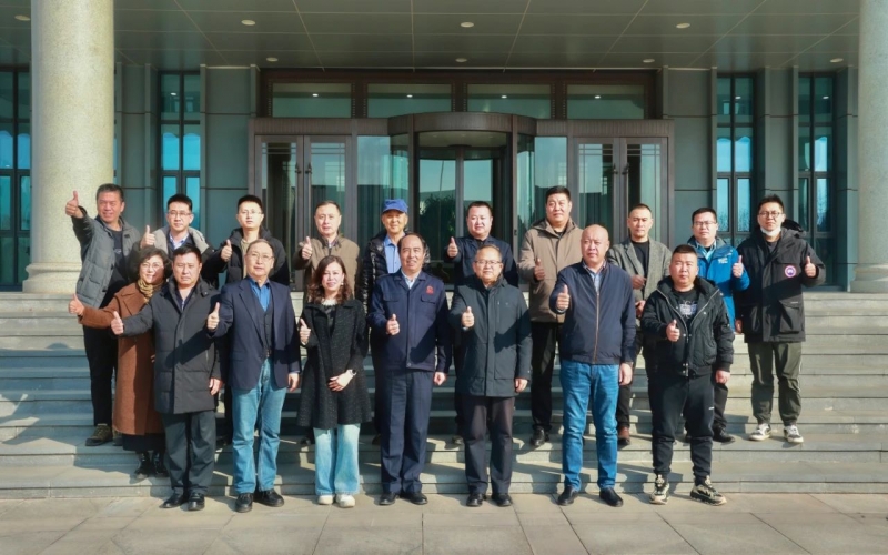 天津市钢铁工业协会秘书长、天津市冶金商会副会长杨勇一行到乐鱼官方网站集团座谈交流