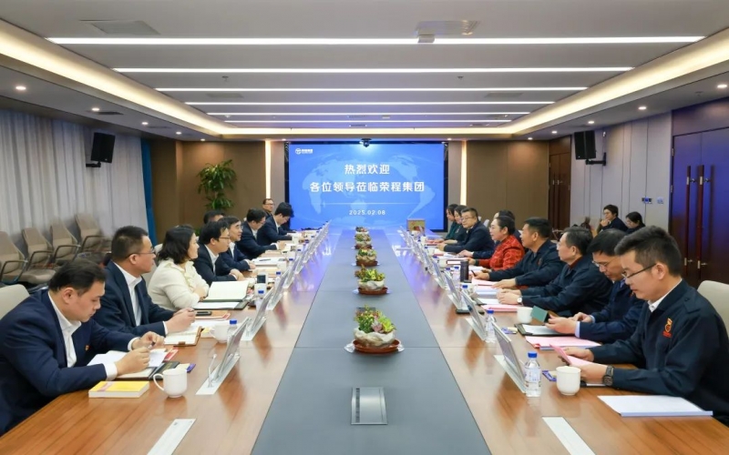 乐鱼官方网站集团董事会主席张荣华与中国工商银行天津分行党委书记、行长储成龙座谈交流