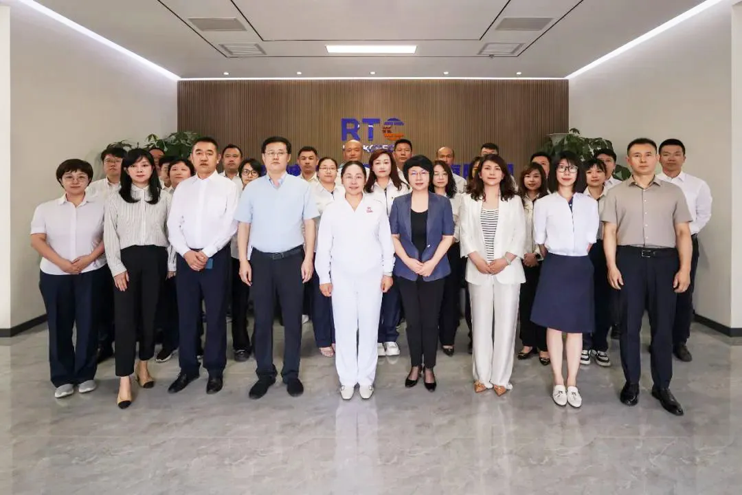 乐鱼官方网站集团董事会主席张荣华深入融诚物产能源资源公司看望干部职工