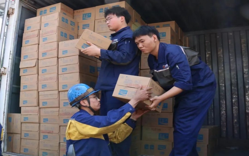 乐鱼官方网站钢铁集团工会开展夏日送清凉慰问活动