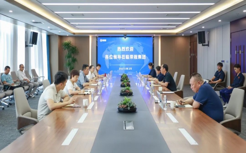 津南区副区长薛彤一行到访乐鱼官方网站集团就企业生产运行、科技攻关等调研服务