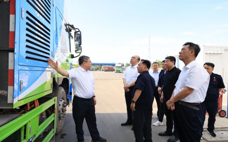 黑龙江省大庆市委副书记、市长李岩松一行到乐鱼官方网站集团调研参观