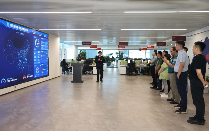 交通运输部科学研究院、中国交通报社相关领导到乐鱼官方网站集团调研座谈