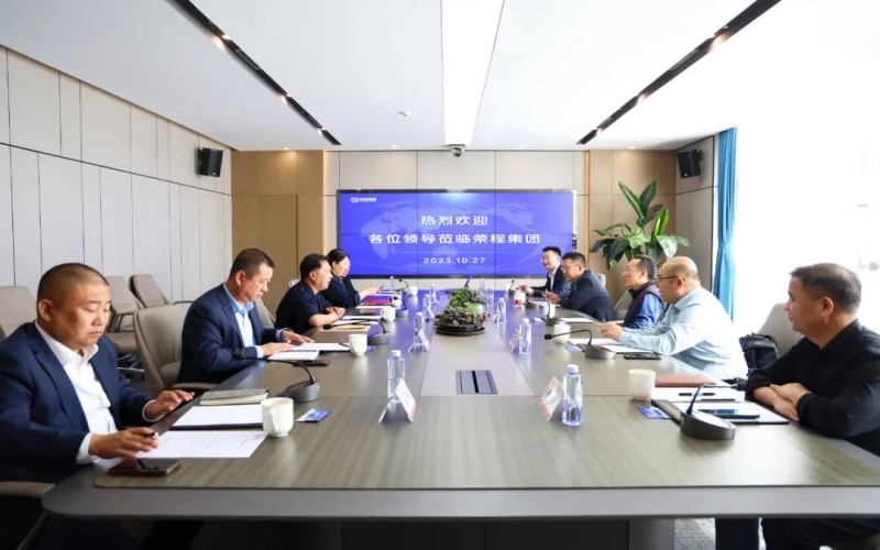 天津市轨道交通集团总工程师朱敢平一行到乐鱼官方网站集团参观调研