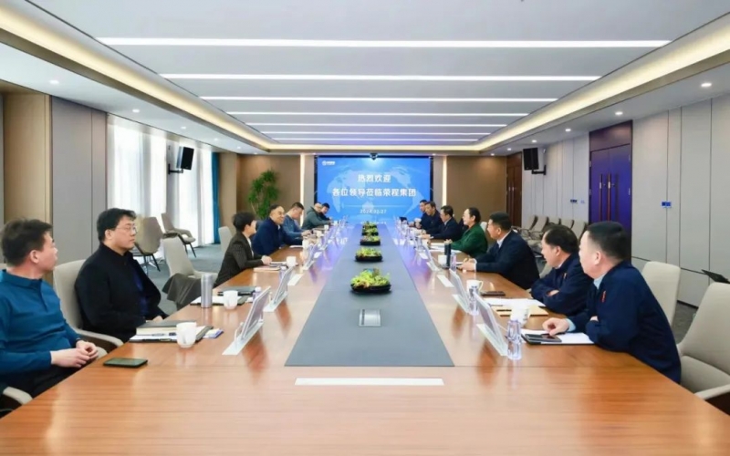 葛沽镇党委书记张强一行到乐鱼官方网站集团调研座谈