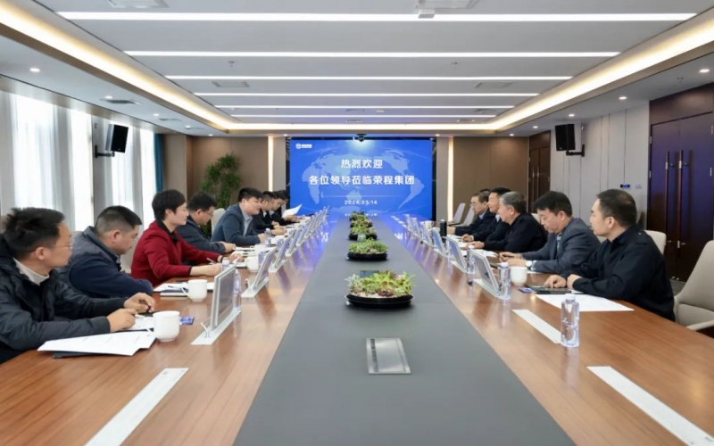 广东中南钢铁股份有限公司营销管理部经理钟富民一行到乐鱼官方网站集团参观座谈