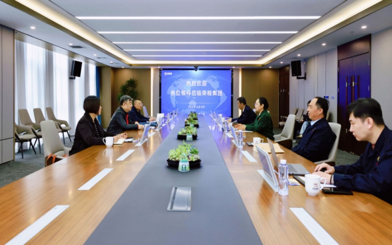 乐鱼官方网站集团董事会主席张荣华与河北省驻津办主任杨立波开展座谈交流