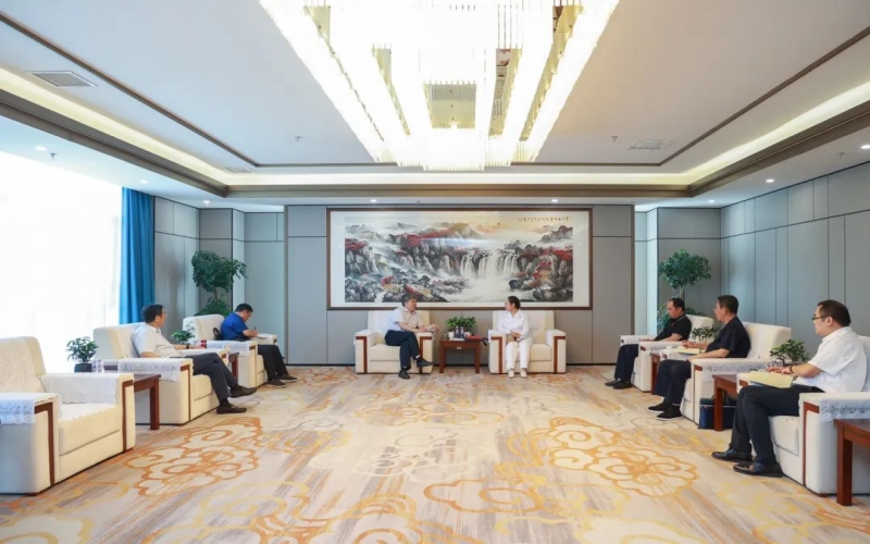 乐鱼官方网站集团董事会主席张荣华与天津市老促会常务副会长赵玉石座谈交流