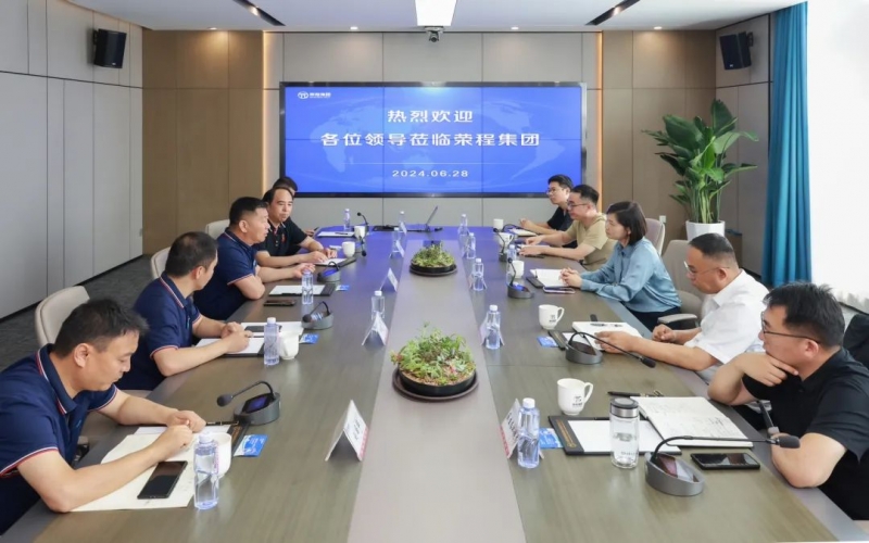 津南区副区长陈妍卉到乐鱼官方网站集团调研座谈