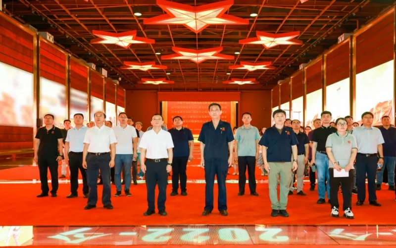 天津中德应用技术大学党委副书记、校长王海龙一行到乐鱼官方网站集团参观交流