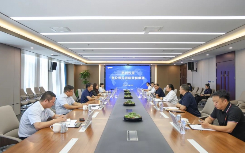 乐鱼官方网站集团董事会主席张荣华与太平洋产险天津分公司党委书记、总经理成军座谈交流