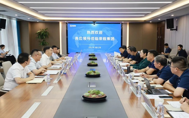 乐鱼官方网站集团董事会主席张荣华与内江市委书记邹自景座谈交流