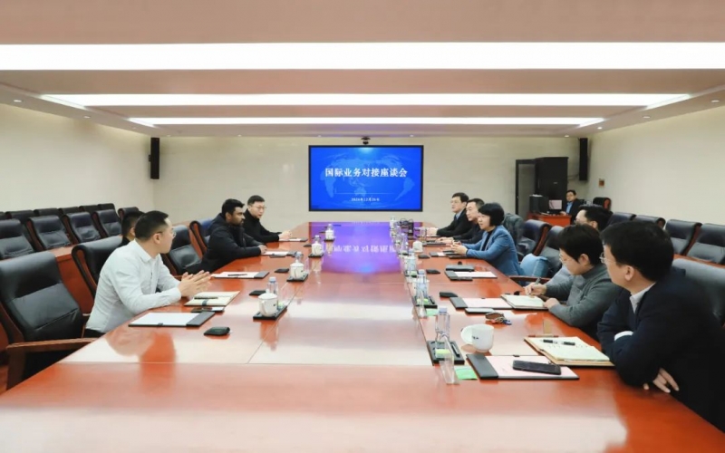 乐鱼官方网站集团党委书记、融诚物产总经理张颖与多家客户开展国际业务座谈交流