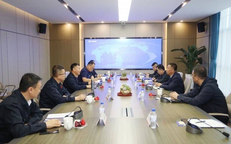 鄂托克旗委副书记、政府旗长苏智雄到乐鱼官方网站集团考察交流