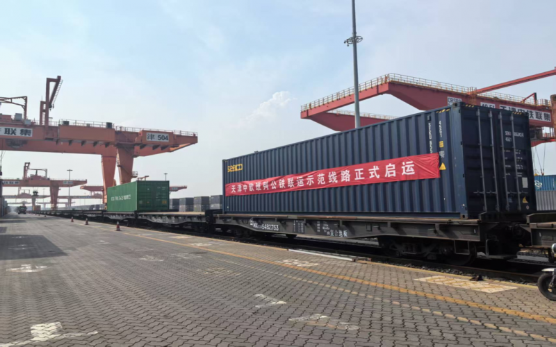 天津首条公铁联运示范线路启运 乐鱼官方网站智运助力“衔接”首批货物